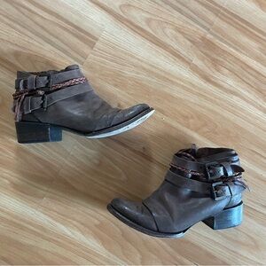 Freebird by Steven Simba Ankle Boots Western Country Distressed - Sz 7